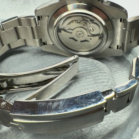 JP Frost Diver – NH36A Automatic, Cream Dial, Ceramic Bezel, Glidelock Clasp - Picture 6 of 7